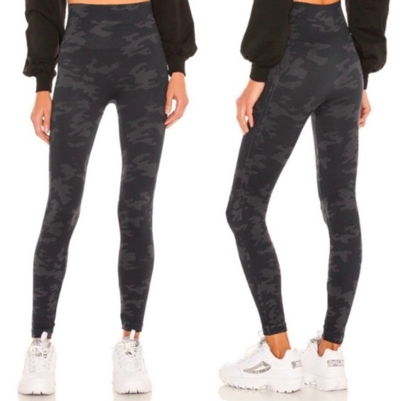 SPANX Pants - Spanx Look At Me Now Black Camo Leggings Size Medium NWT